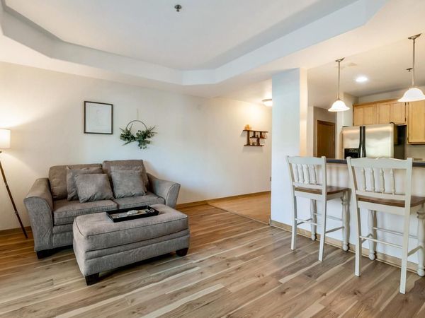 3710 N Oakland AVENUE, Unit 101, Shorewood, WI 53211