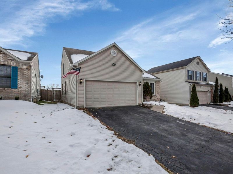 8231 Sea Star Drive, Blacklick, OH 43004 Photo 2