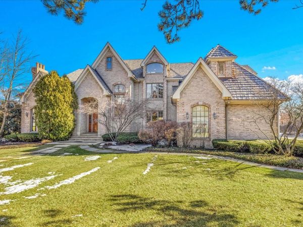 601 Ambriance Drive, Burr Ridge, IL 60527