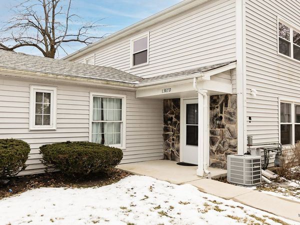 1387 S Glen Circle, Unit D, Aurora, IL 60506