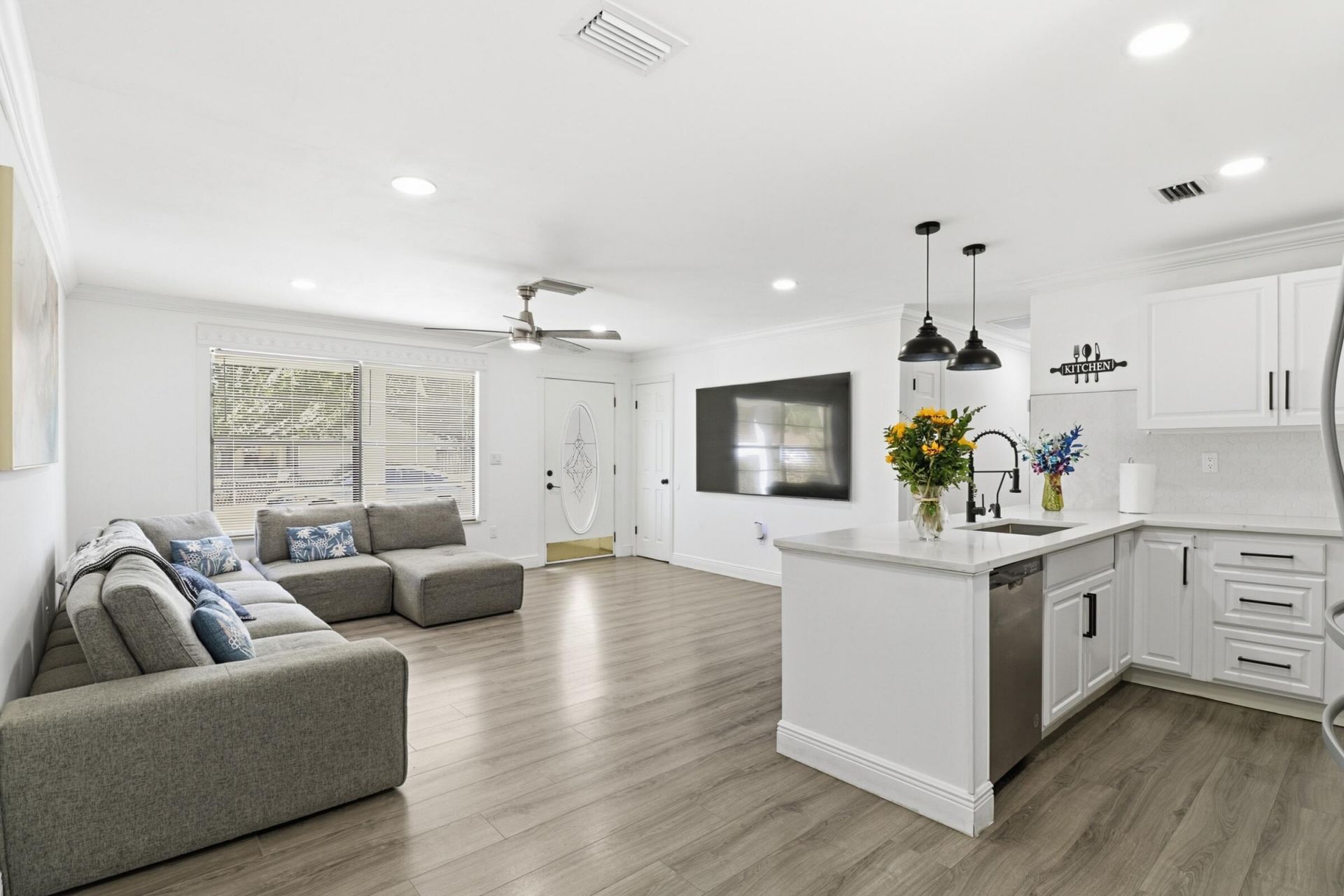 695 Dixie Lane, West Palm Beach, FL 33415 Photo