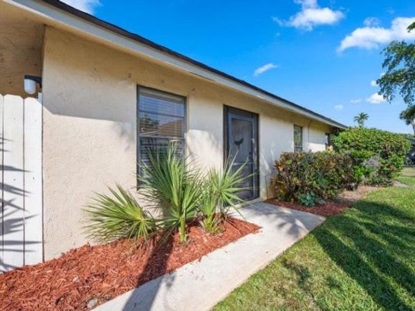 197 SE 1st Circle, Unit 15b, Boynton Beach, FL 33435