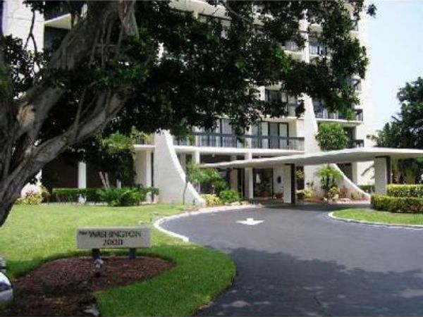 2000 Presidential Way, Unit 2006, West Palm Beach, FL 33401