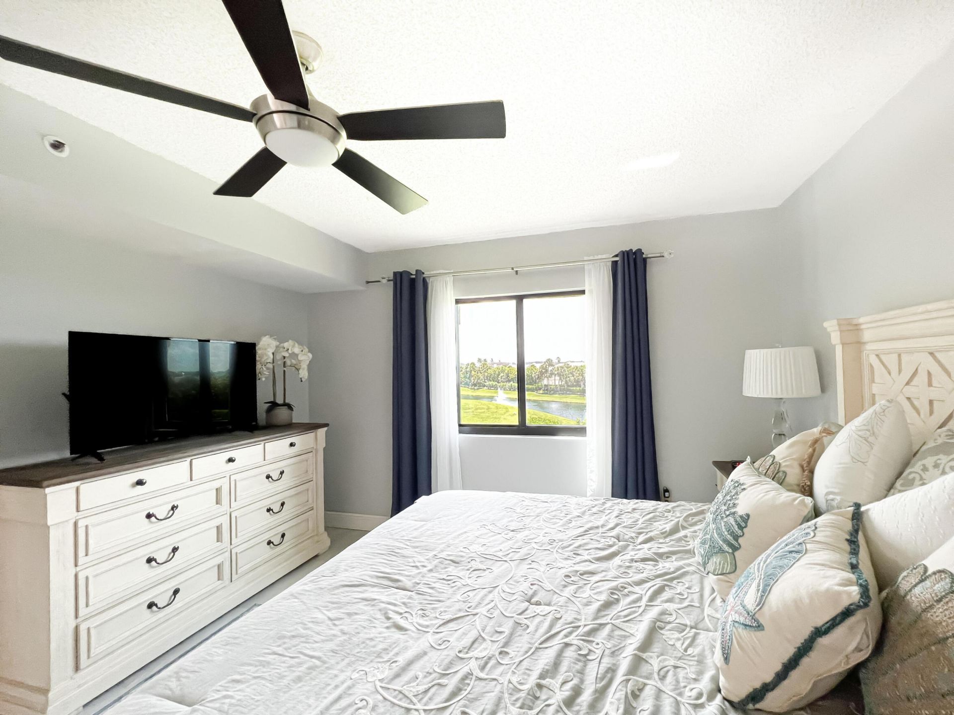 301 Ocean Bluffs Boulevard, Unit 202, Jupiter, FL 33477 Photo