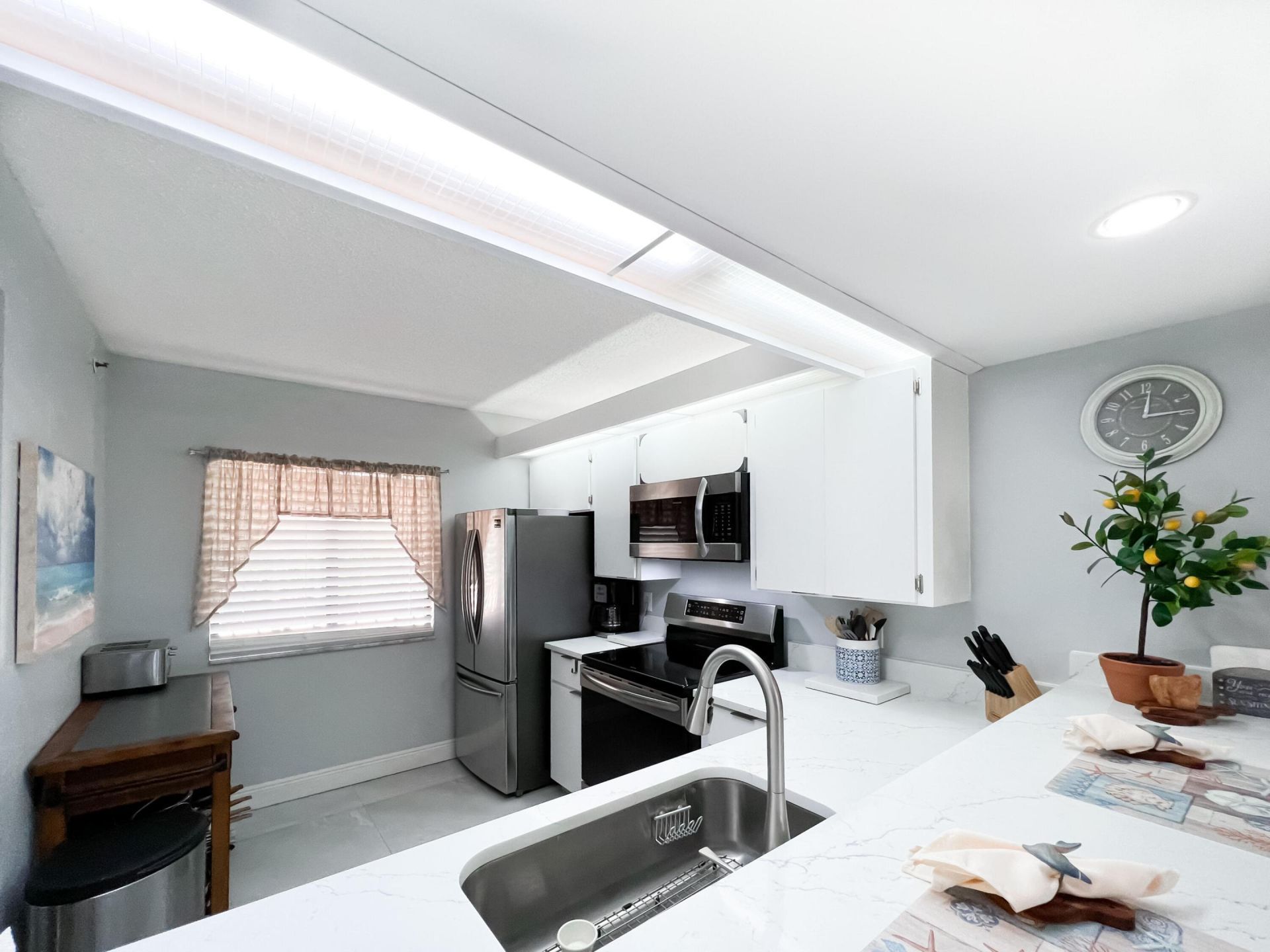 301 Ocean Bluffs Boulevard, Unit 202, Jupiter, FL 33477 Photo