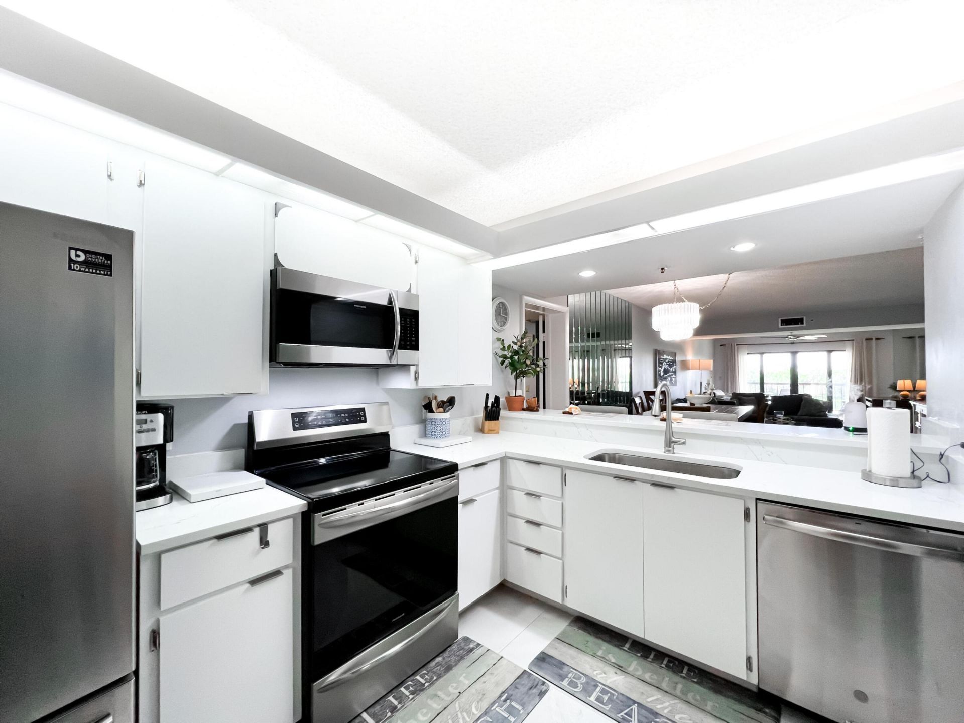 301 Ocean Bluffs Boulevard, Unit 202, Jupiter, FL 33477 Photo