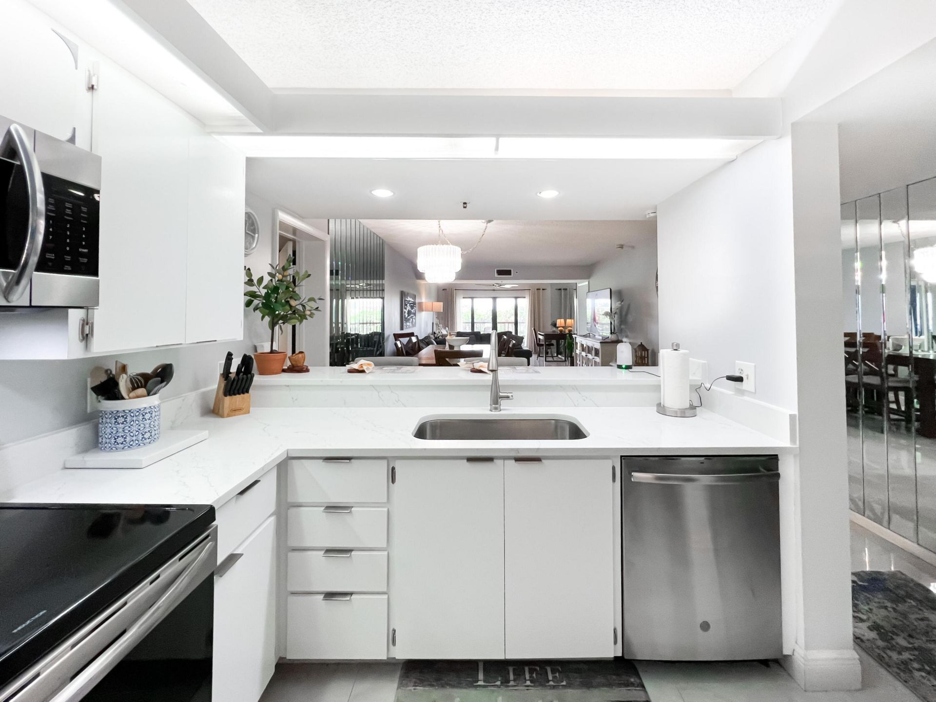 301 Ocean Bluffs Boulevard, Unit 202, Jupiter, FL 33477 Photo