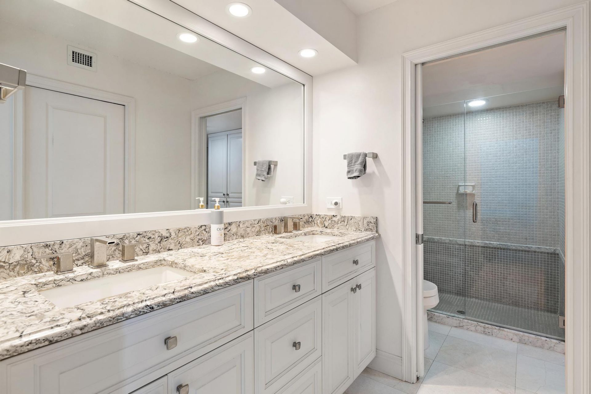 5380 N Ocean Drive, Unit 19e, Singer Island, FL 33404 Photo