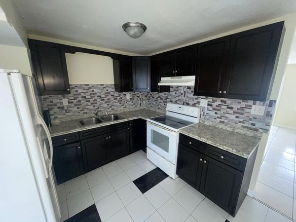 5320 Harriet Place, West Palm Beach, FL 33407