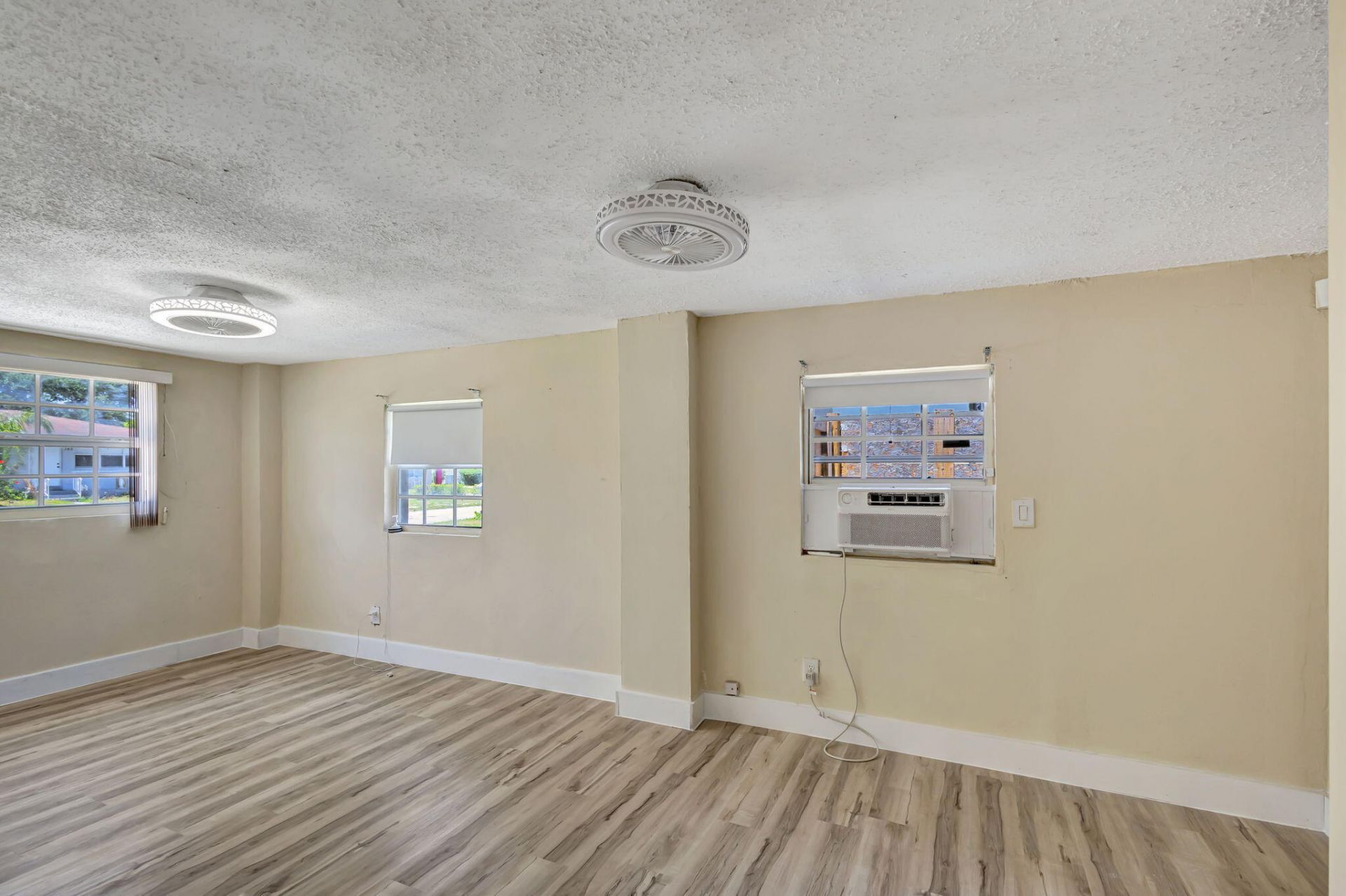 140 W 31st Court, Riviera Beach, FL 33404 Photo