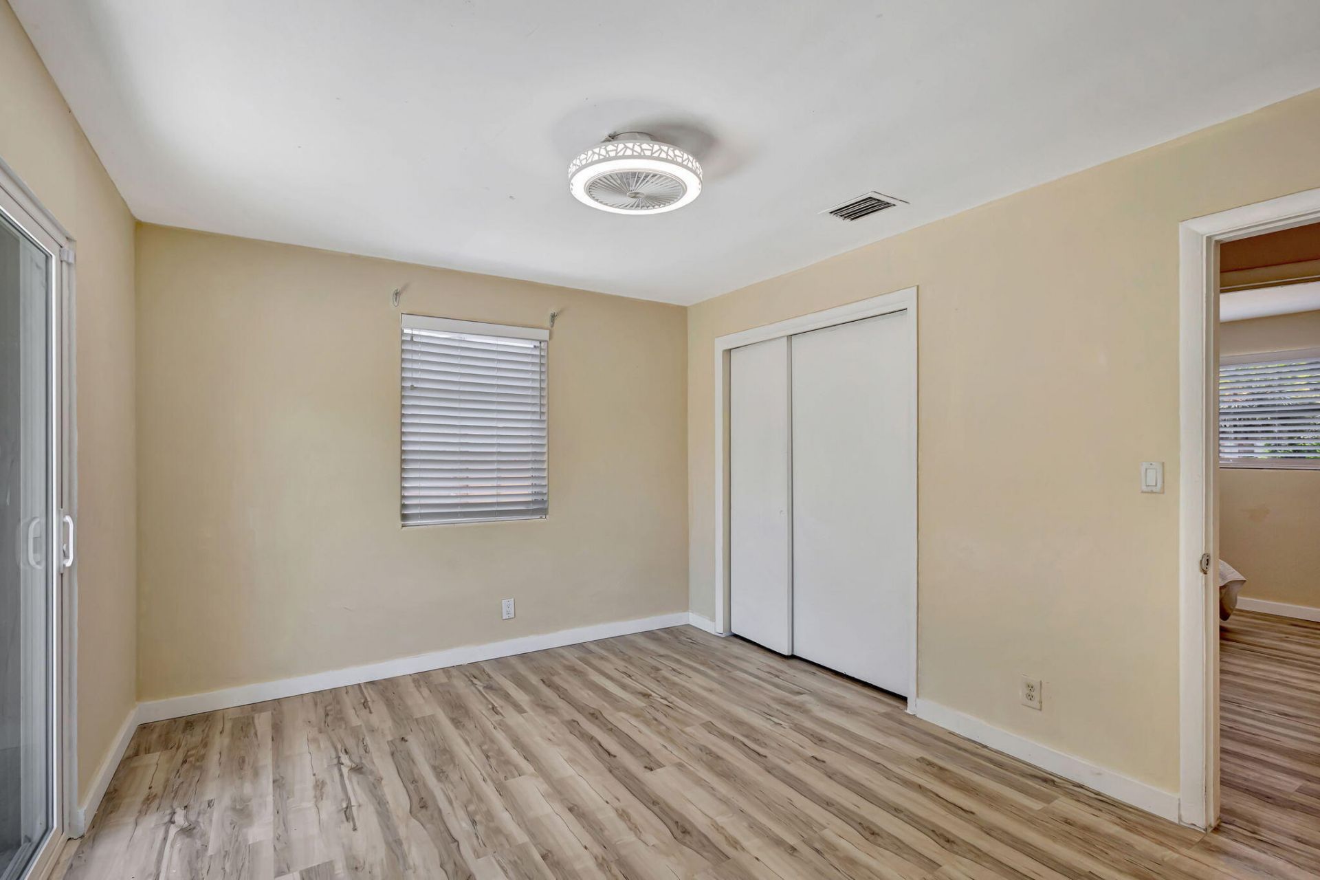 140 W 31st Court, Riviera Beach, FL 33404 Photo