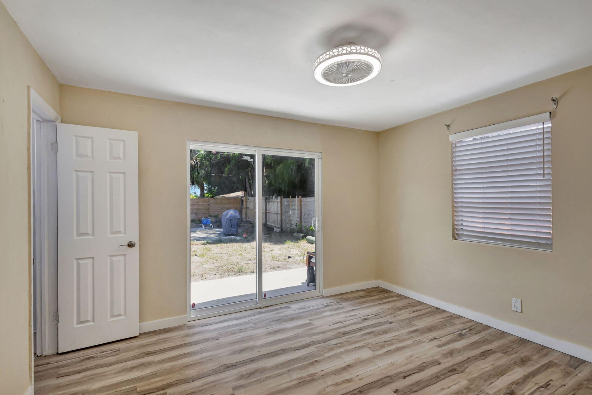 140 W 31st Court, Riviera Beach, FL 33404 Photo