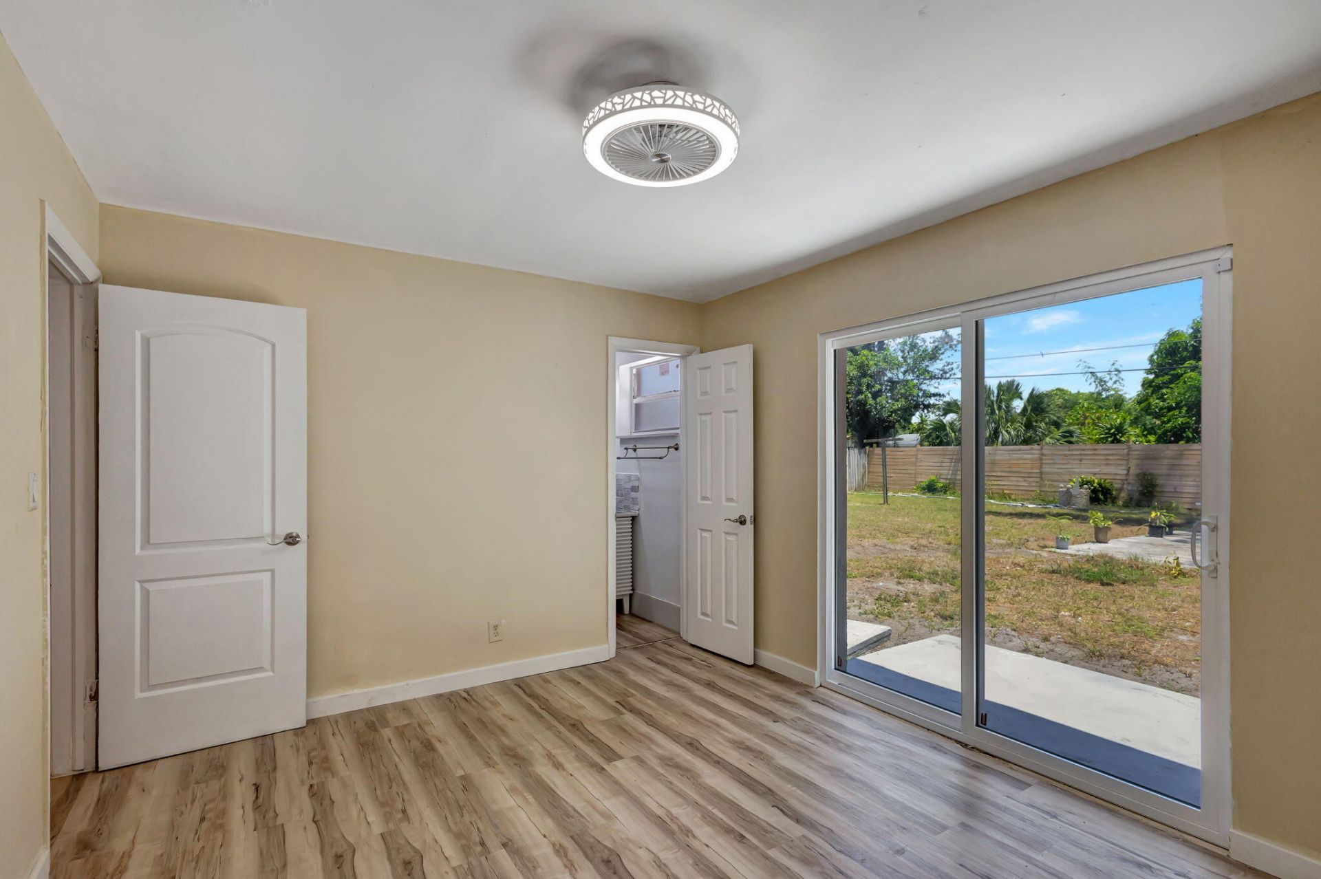 140 W 31st Court, Riviera Beach, FL 33404 Photo