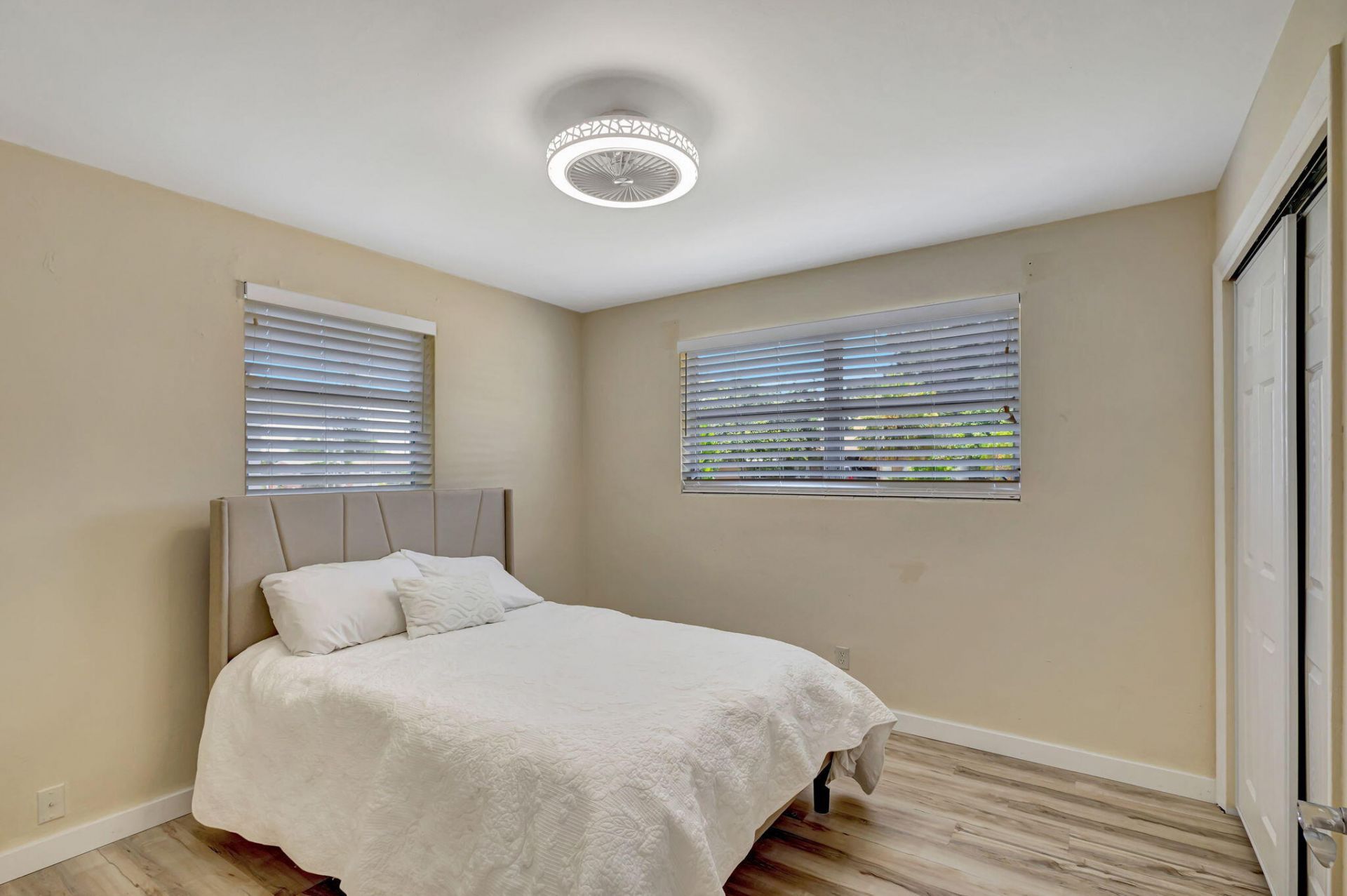 140 W 31st Court, Riviera Beach, FL 33404 Photo