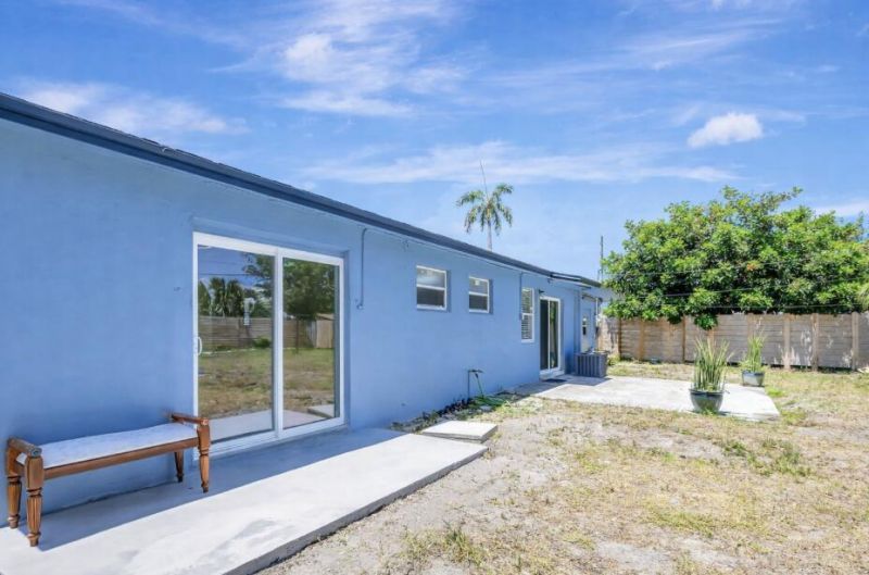 140 W 31st Court, Riviera Beach, FL 33404 Photo