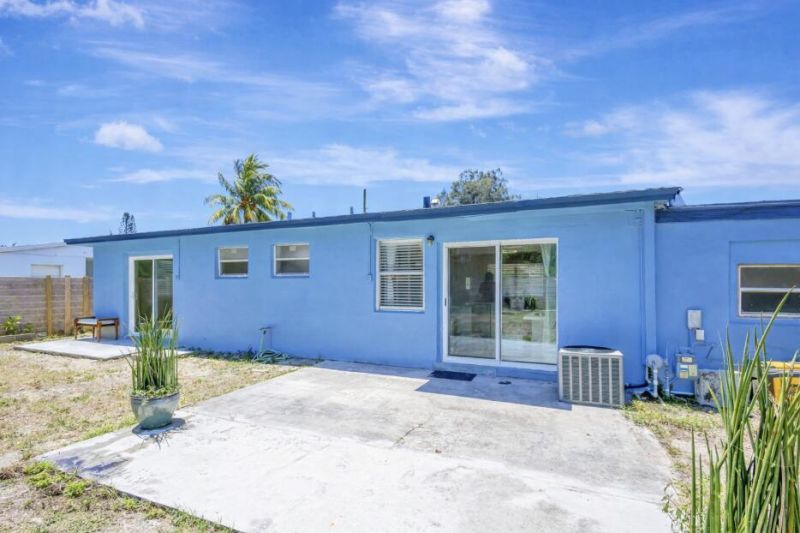 140 W 31st Court, Riviera Beach, FL 33404 Photo