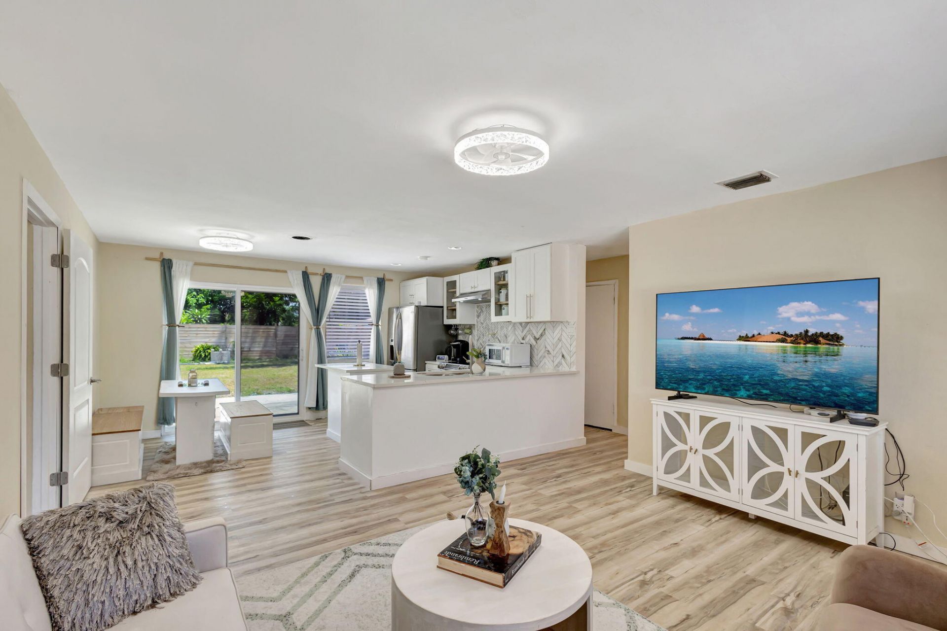 140 W 31st Court, Riviera Beach, FL 33404 Photo