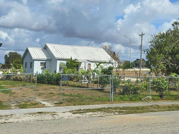 315 Avenue J, Moore Haven, FL 33471