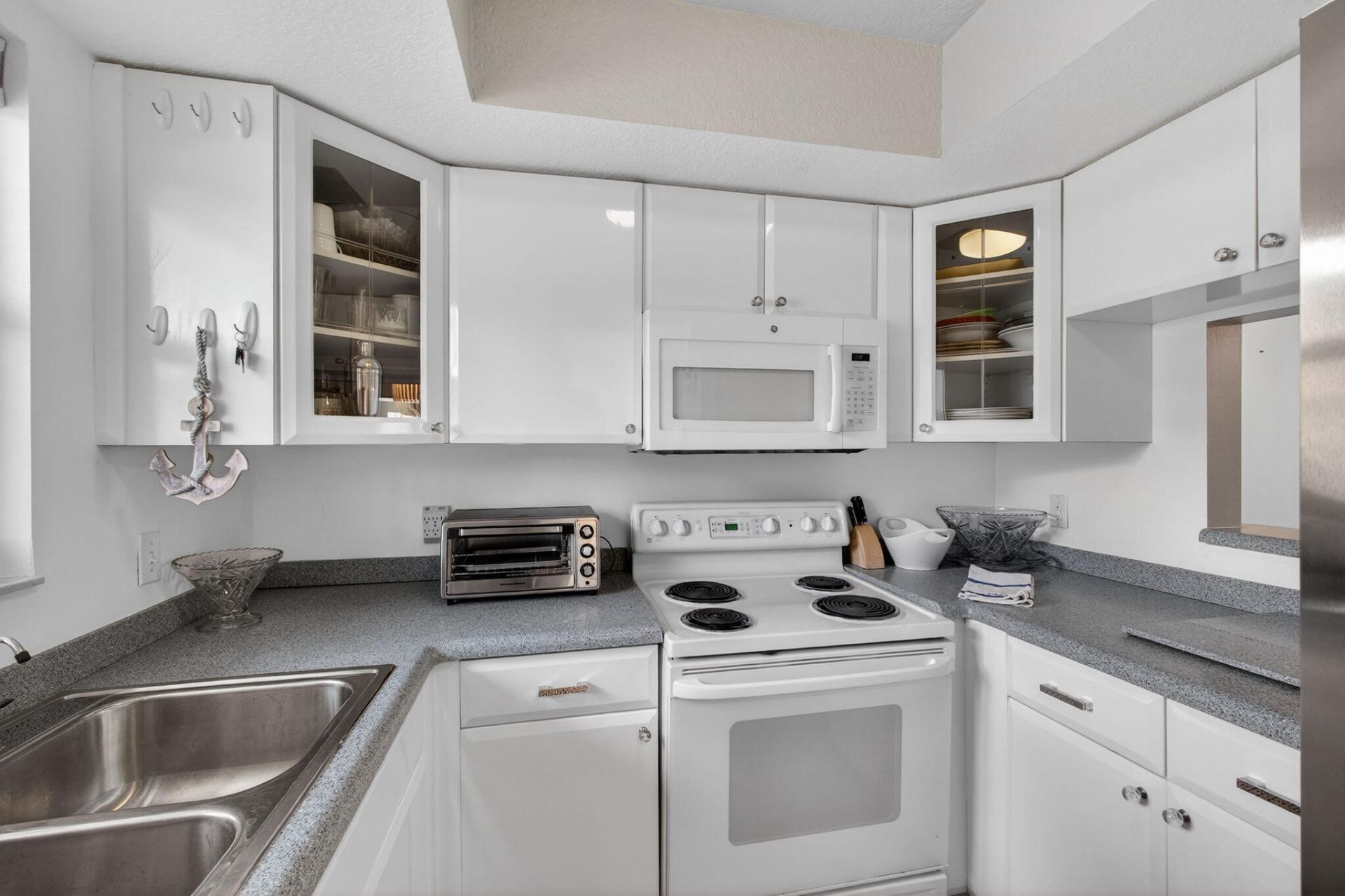 2950 SE Ocean Blvd Boulevard, Stuart, FL 34996 Photo