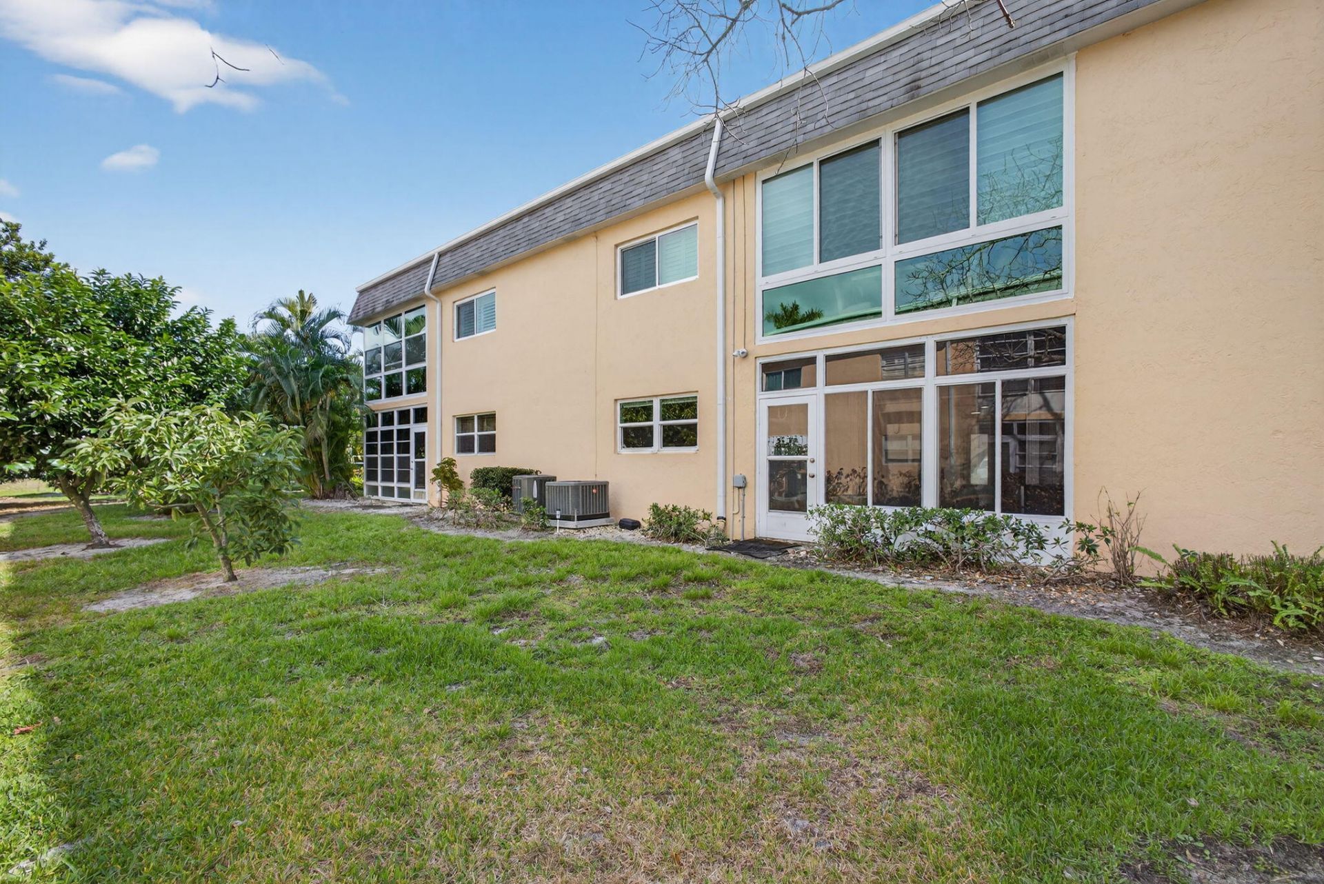 2950 SE Ocean Blvd Boulevard, Stuart, FL 34996 Photo