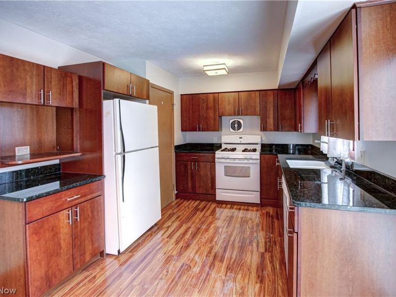 14398 Sheldon Road, Brook Park, OH 44142 Photo 3