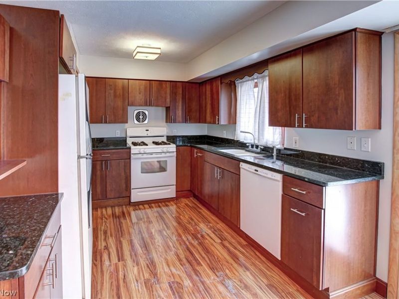 14398 Sheldon Road, Brook Park, OH 44142 Photo 4