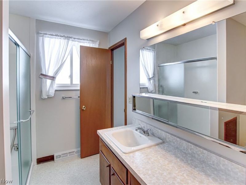 14398 Sheldon Road, Brook Park, OH 44142 Photo 7