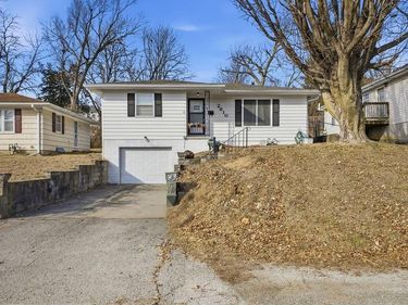 2610 Parallel Avenue, St Joseph, MO 64506