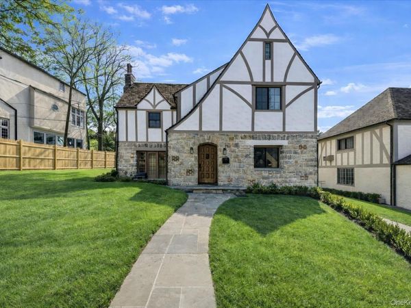 18 Lakeside Drive, New Rochelle, NY 10801