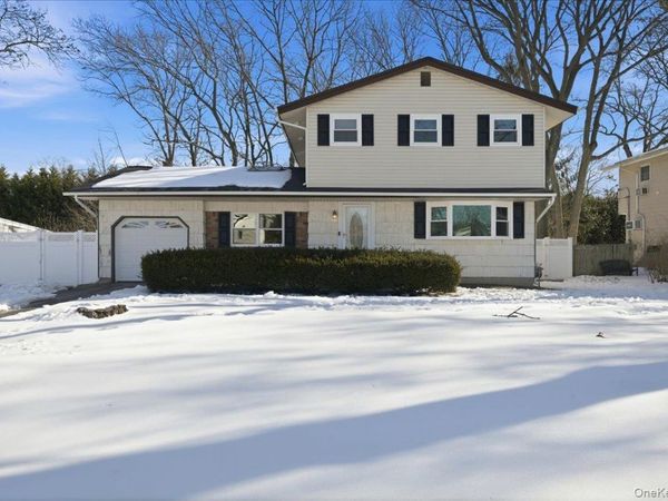 3 Adrienne Court, Hauppauge, NY 11788