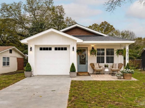 1321 John Carroll Dr, Pensacola, FL 32504