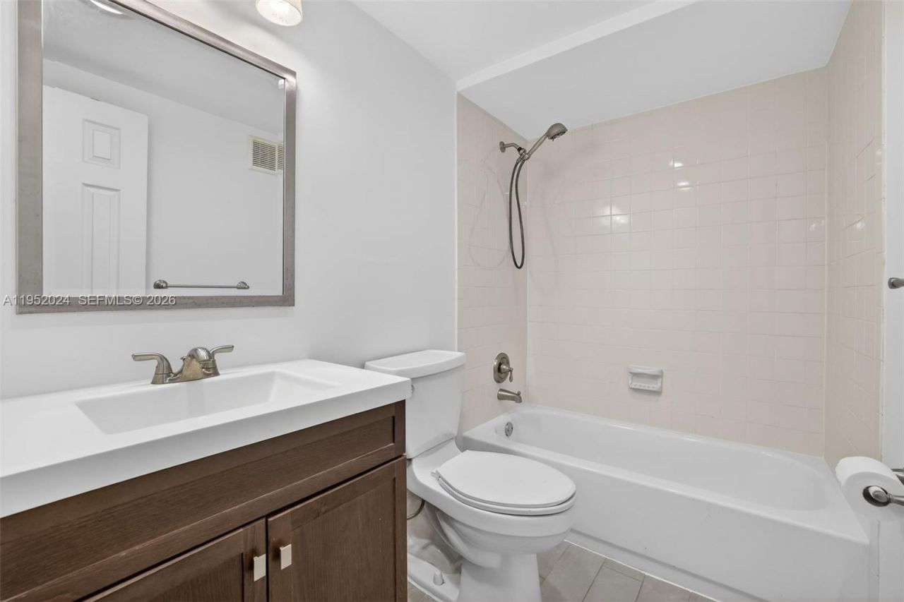 2900 Banyan St, Unit 207, Fort Lauderdale, FL 33316 Photo