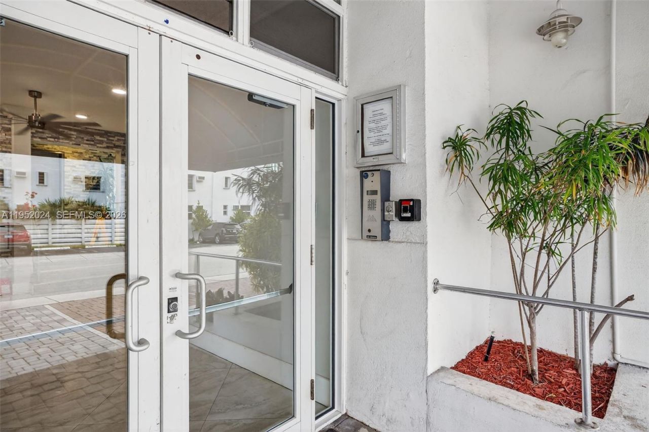 2900 Banyan St, Unit 207, Fort Lauderdale, FL 33316 Photo