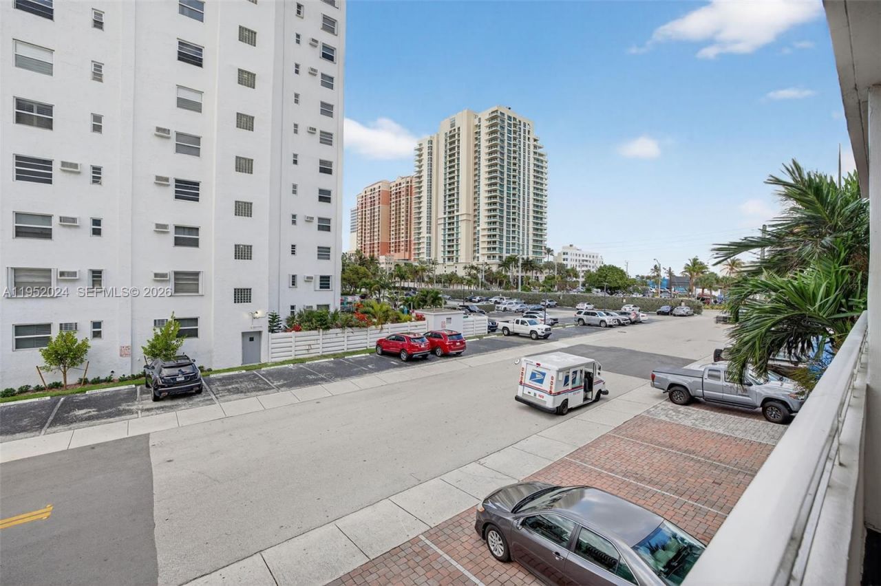 2900 Banyan St, Unit 207, Fort Lauderdale, FL 33316 Photo