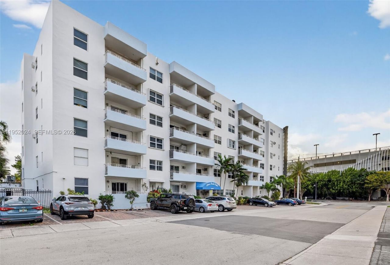 2900 Banyan St, Unit 207, Fort Lauderdale, FL 33316 Photo