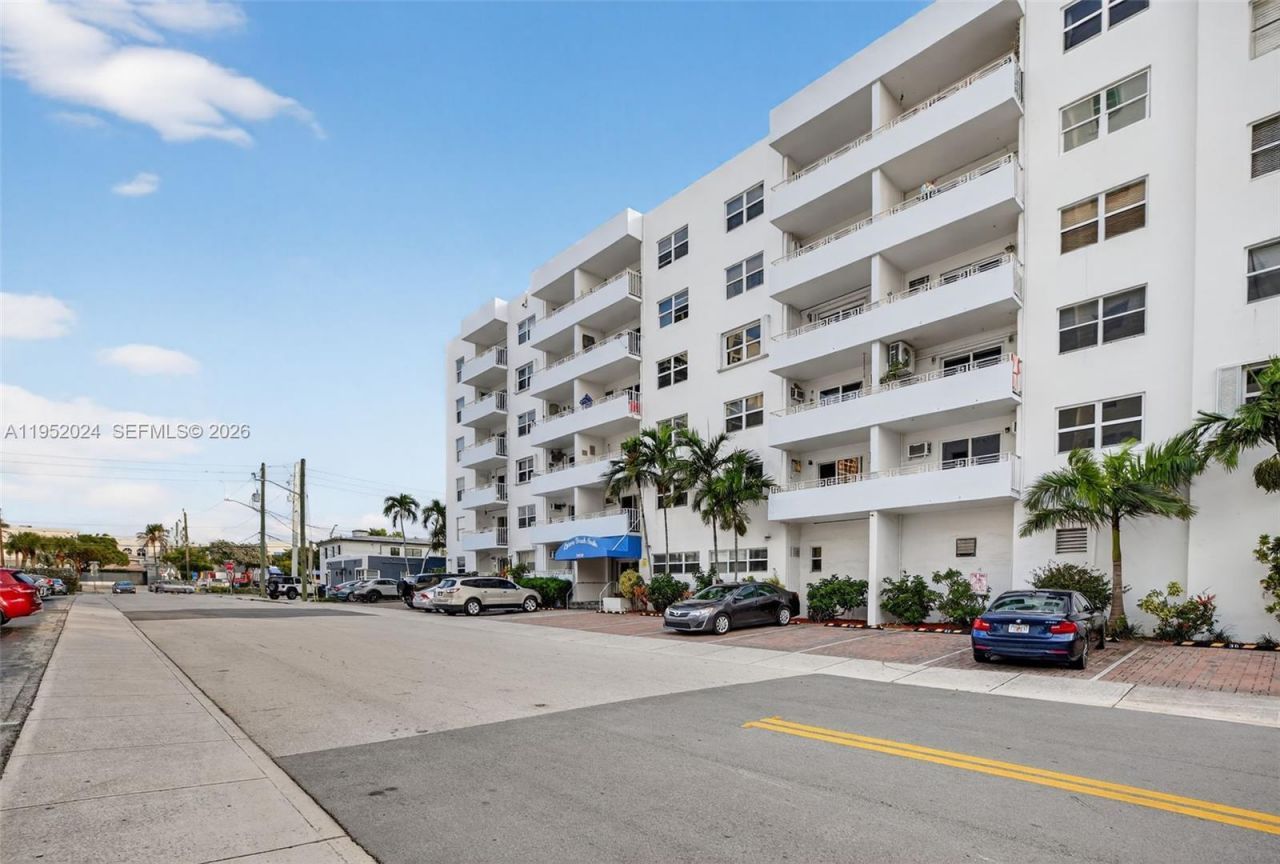 2900 Banyan St, Unit 207, Fort Lauderdale, FL 33316 Photo