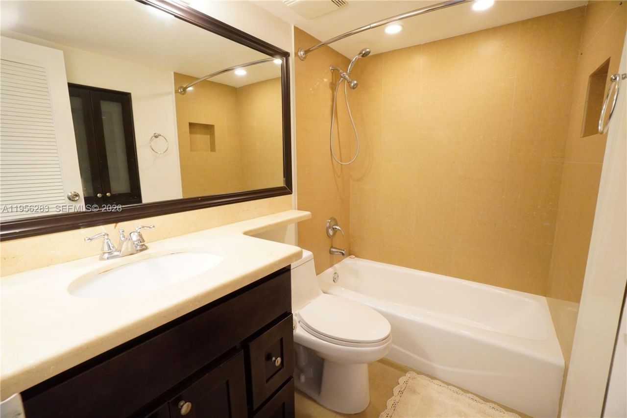 2715 Tigertail Ave, Unit 606, Miami, FL 33133 Photo