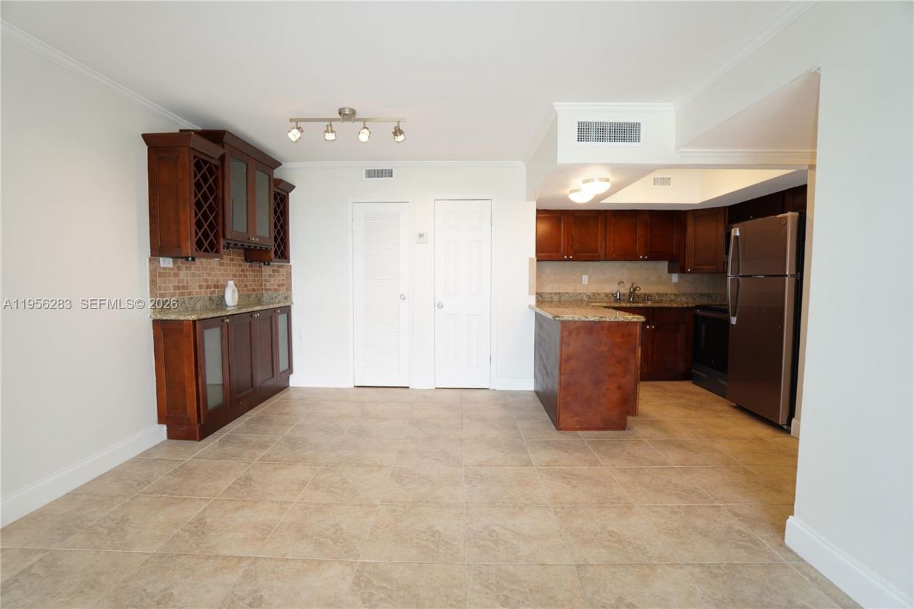 2715 Tigertail Ave, Unit 606, Miami, FL 33133 Photo