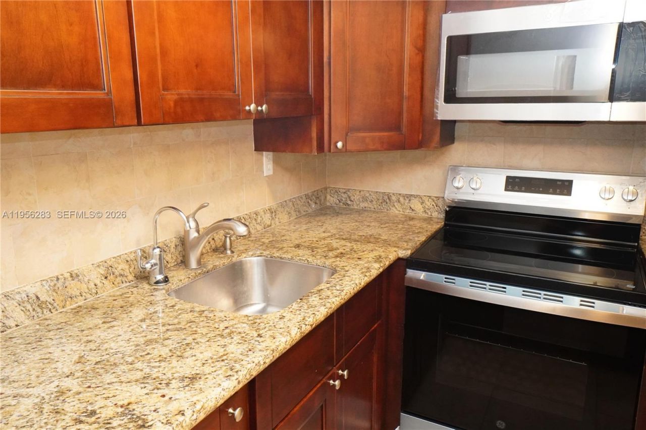 2715 Tigertail Ave, Unit 606, Miami, FL 33133 Photo