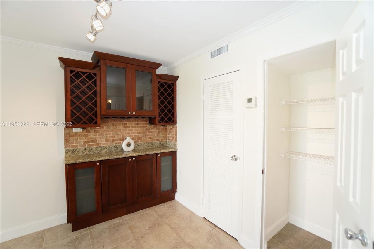 2715 Tigertail Ave, Unit 606, Miami, FL 33133 Photo