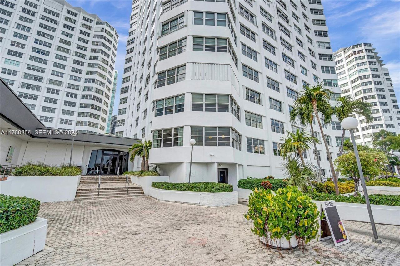 999 Brickell Bay Drive, Unit 1202, Miami, FL 33131 Photo