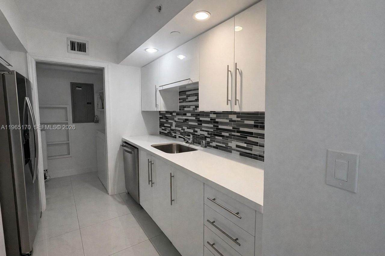 6917 Collins Ave, Unit 820, Miami Beach, FL 33141 Photo