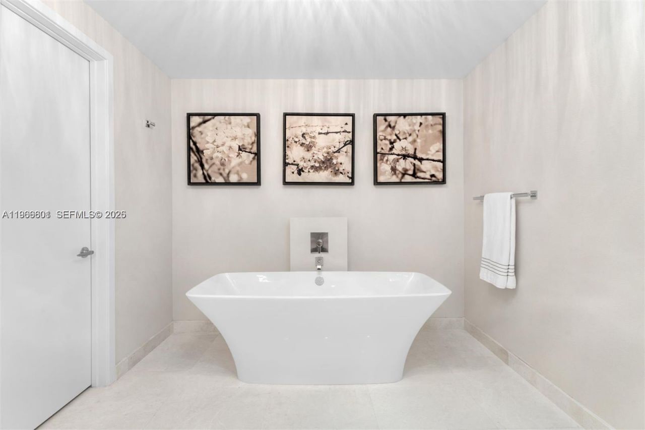17301 Biscayne Blvd, Unit 2110, North Miami Beach, FL 33160 Photo