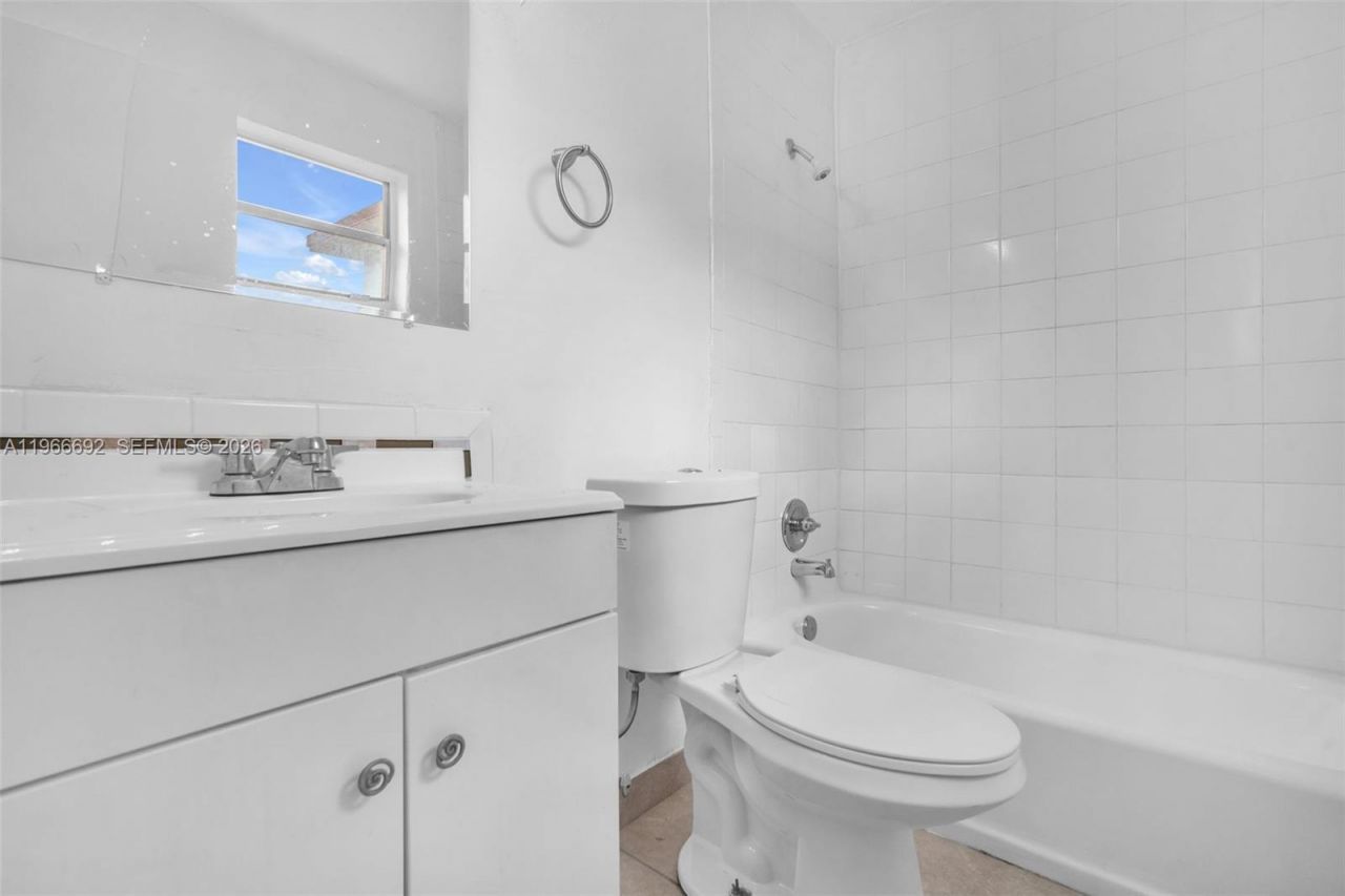 841 NW 15th Ter, Fort Lauderdale, FL 33311 Photo