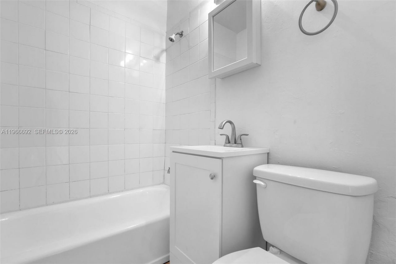 841 NW 15th Ter, Fort Lauderdale, FL 33311 Photo