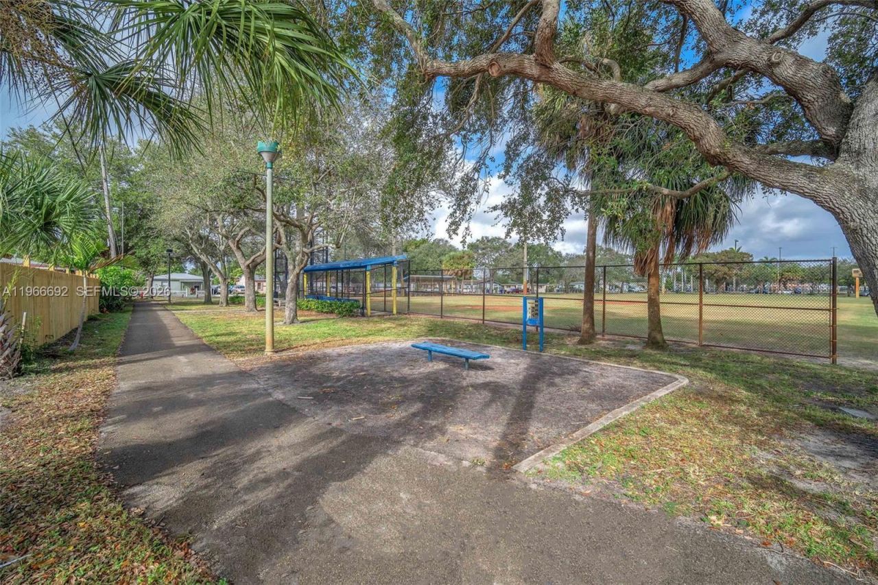 841 NW 15th Ter, Fort Lauderdale, FL 33311 Photo