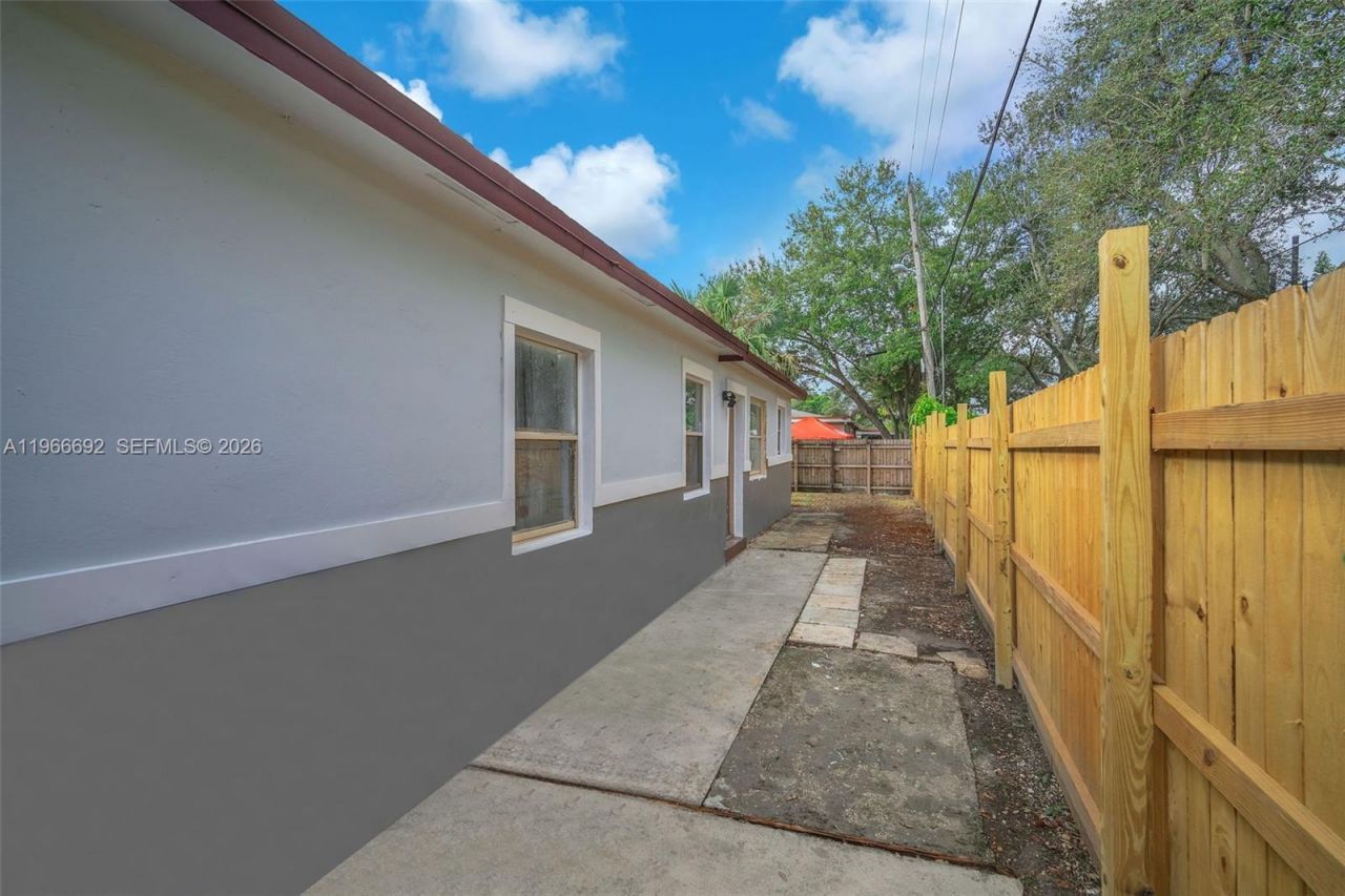 841 NW 15th Ter, Fort Lauderdale, FL 33311 Photo