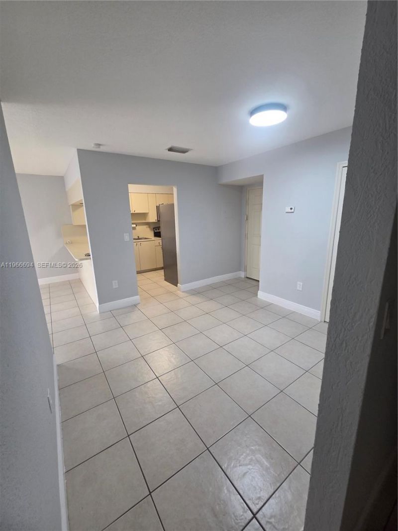 8425 NW 8th St, Unit 304, Miami, FL 33126 Photo