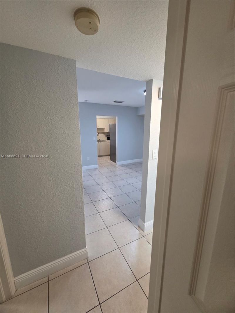 8425 NW 8th St, Unit 304, Miami, FL 33126 Photo