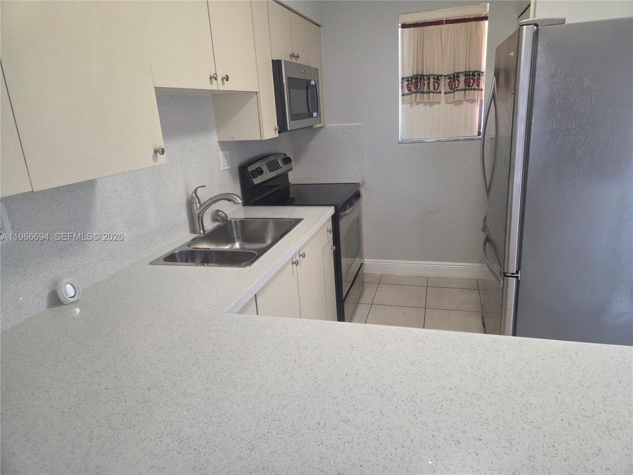8425 NW 8th St, Unit 304, Miami, FL 33126 Photo
